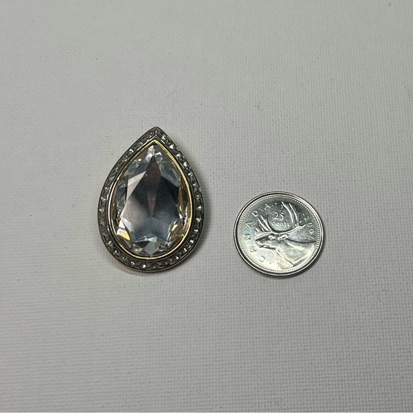 Vintage Les Bernard Signed Gold Tone Clear Rhinestone/Crystal Clip On Earrings - Picture 11 of 11